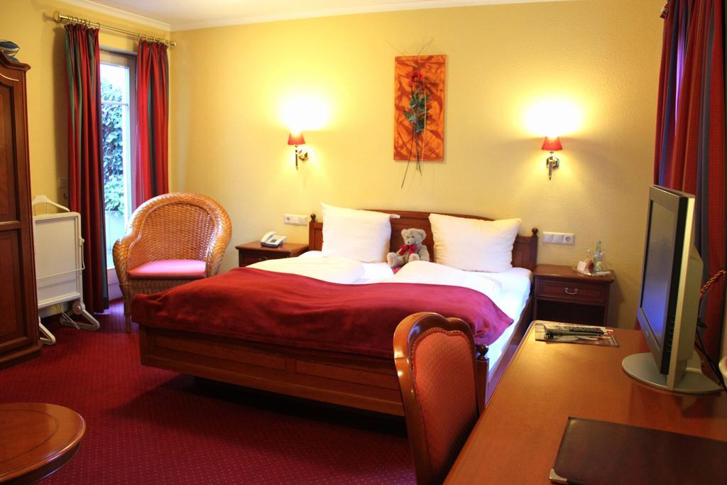 Hotel Garni Wiestor Uberlingen Zimmer foto